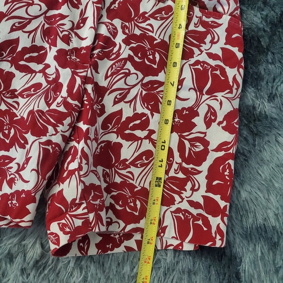 Lands' End midrise floral bermudas 2 - Picture 5 of 8